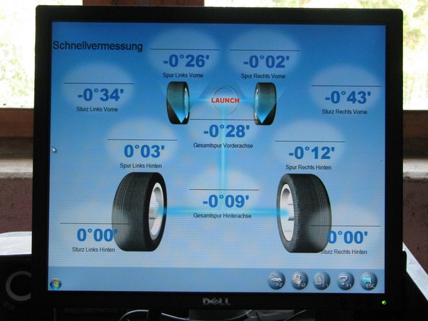 Achsvermessungen nahe München
Die 4 an den Rädern montierten Messgeräte zeigen sofort am Bildschirm das Resultat der Achsvermessung an. Fahrzeuge bis 5,5 t Leergewicht möglich.